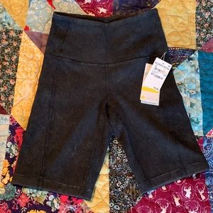 NWT Zella ribbed bike shorts, faded acid wash